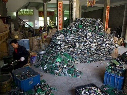 廢舊手機(jī)的簡單拆解將會(huì)嚴(yán)重污染環(huán)境